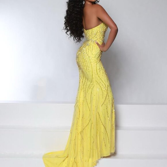 Yelena - Picture 3 of 4